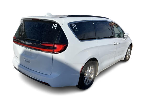 2022 Chrysler Pacifica Touring L 21