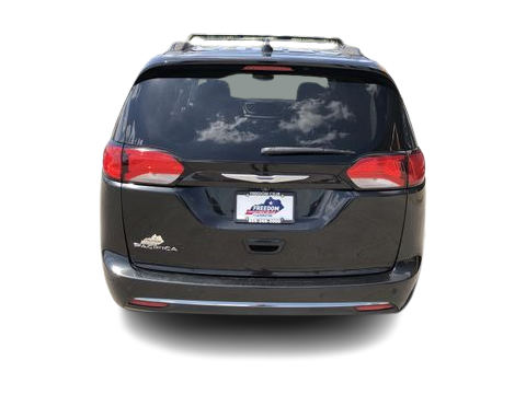 Thumbnail: 2017 Chrysler Pacifica - 5