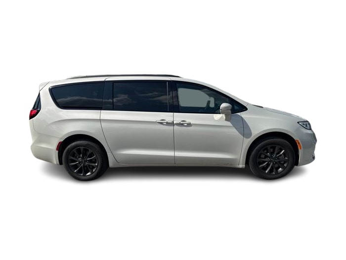 Thumbnail: 2021 Chrysler Pacifica - 16