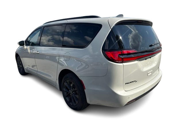 Thumbnail: 2021 Chrysler Pacifica - 4