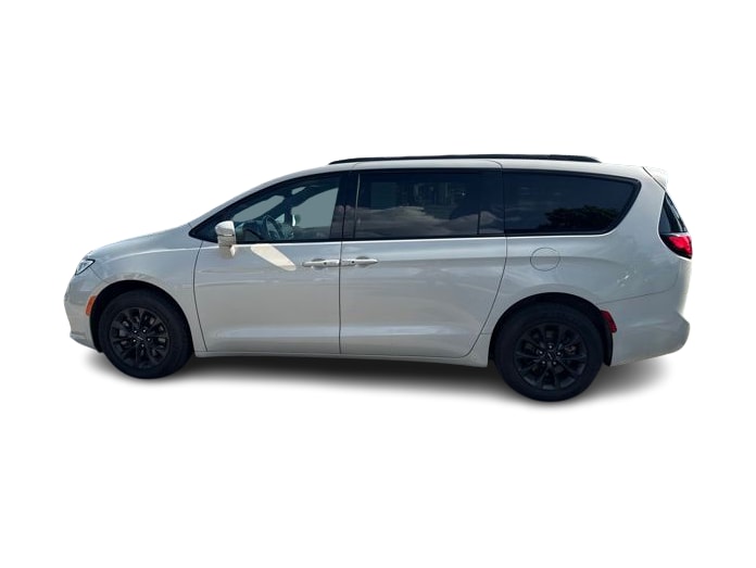 Thumbnail: 2021 Chrysler Pacifica - 3