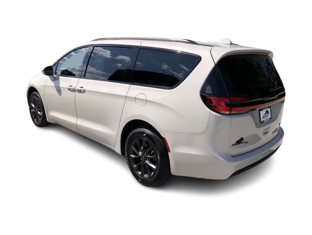 Thumbnail: 2021 Chrysler Pacifica - 4
