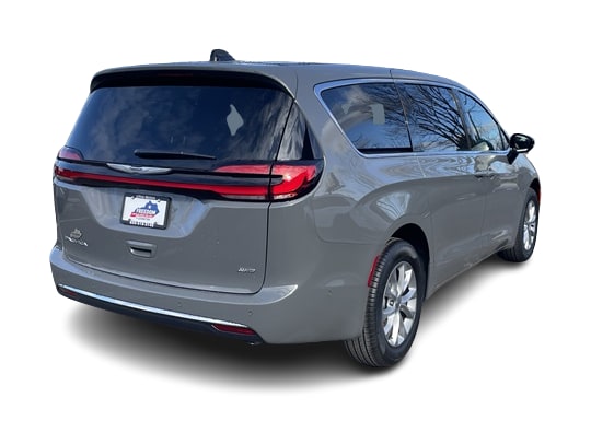 2025 Chrysler Pacifica Select 17