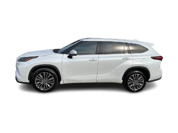 Thumbnail: 2022 Toyota Highlander - 3