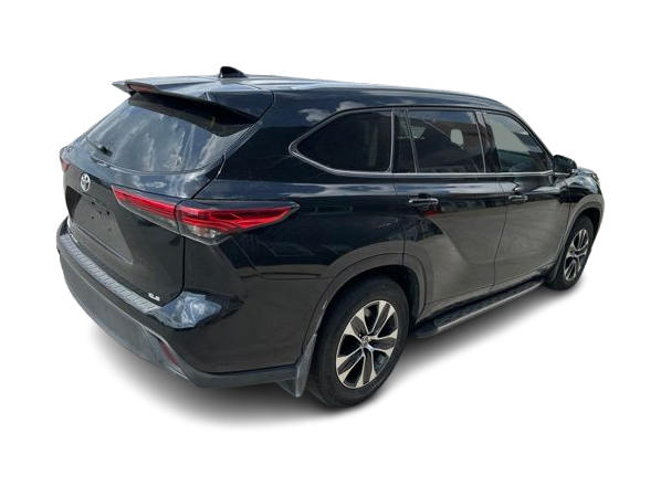 Thumbnail: 2022 Toyota Highlander - 22
