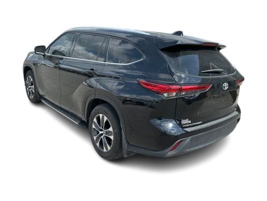 Thumbnail: 2022 Toyota Highlander - 4