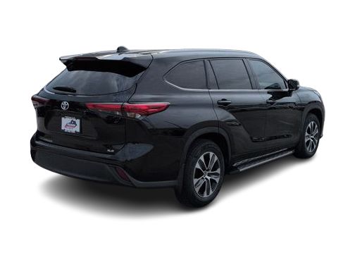Thumbnail: 2022 Toyota Highlander - 22