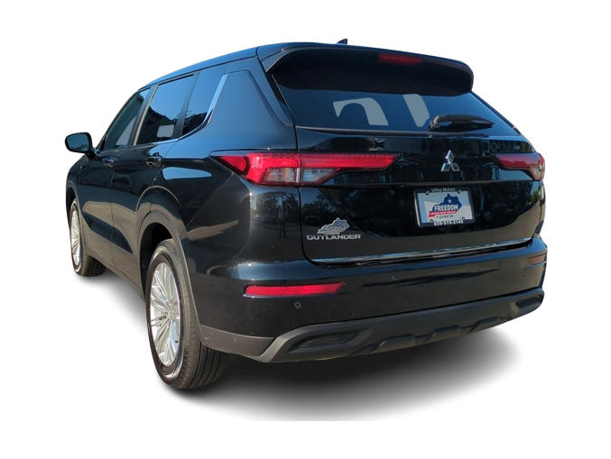 Thumbnail: 2024 Mitsubishi Outlander - 4
