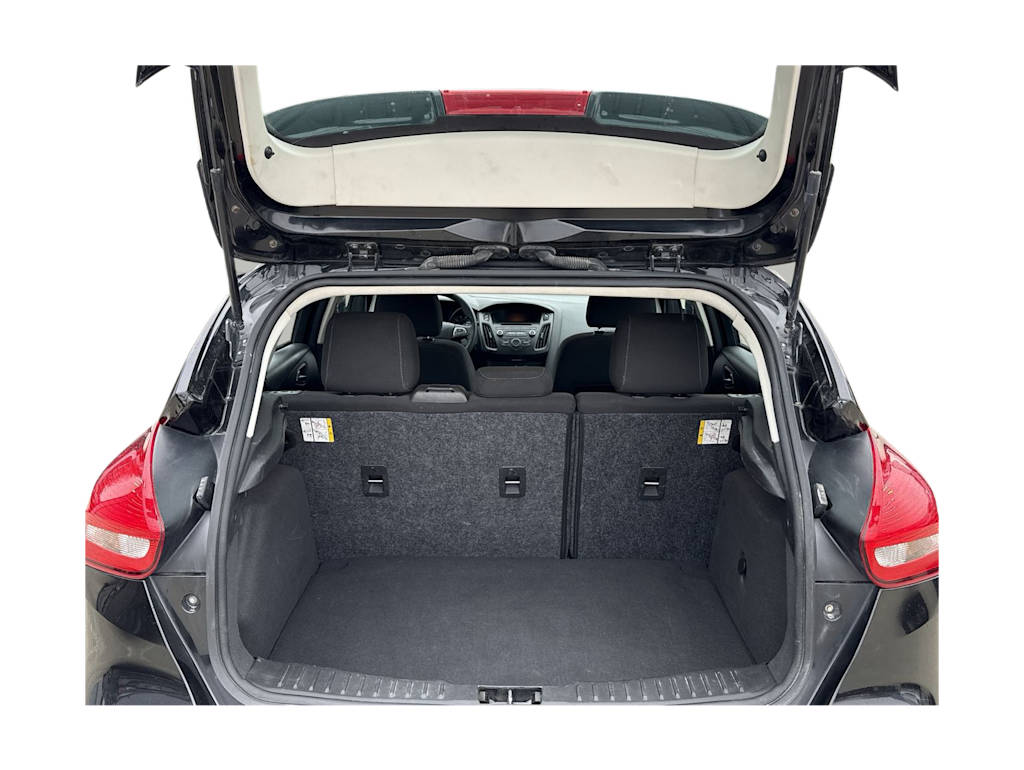 Thumbnail: 2015 Ford Focus - 17