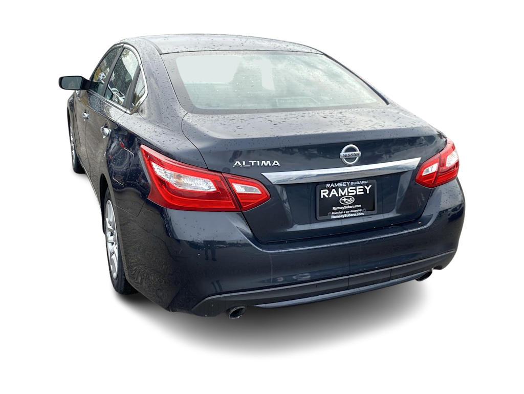 Thumbnail: 2016 Nissan Altima - 18