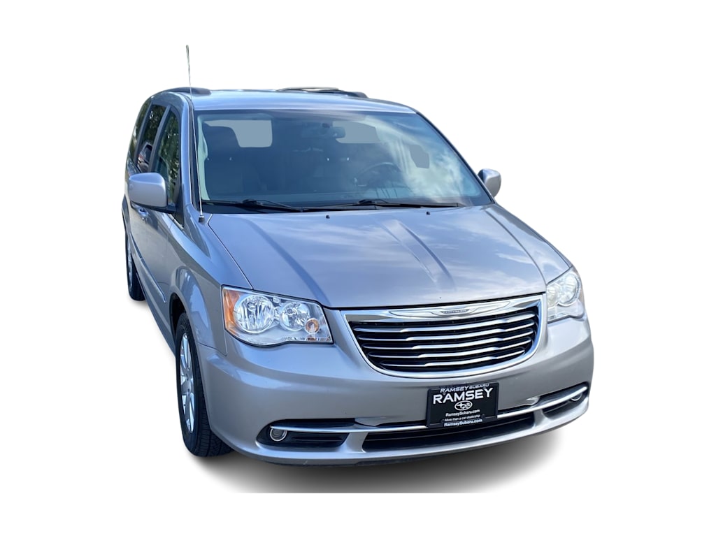 Thumbnail: 2016 Chrysler Town & Country - 22