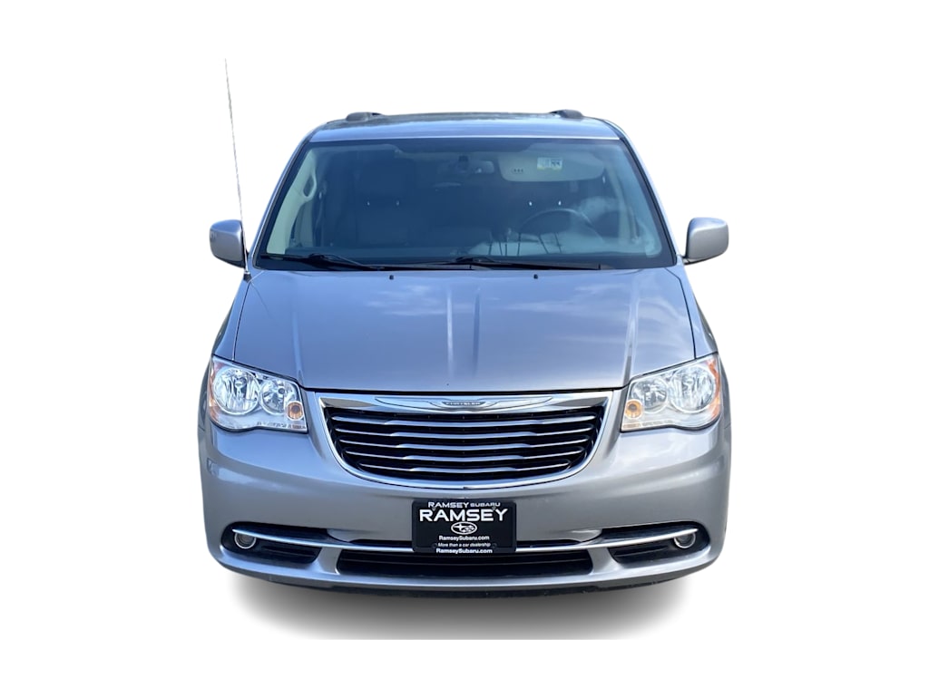 Thumbnail: 2016 Chrysler Town & Country - 23