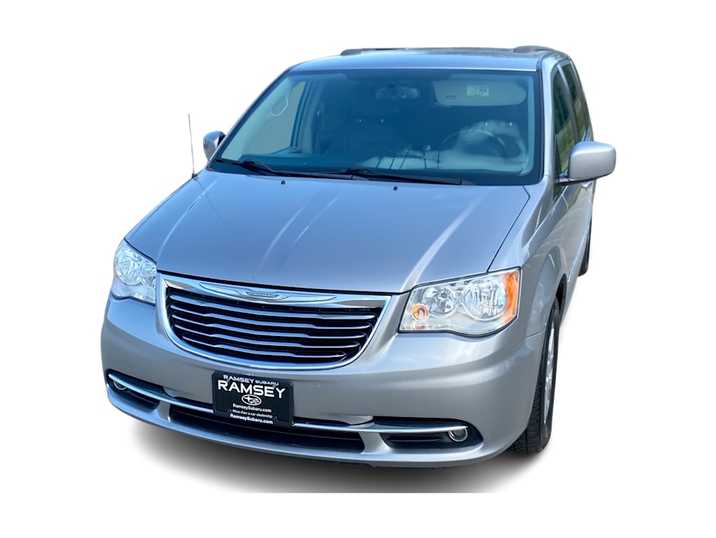 Thumbnail: 2016 Chrysler Town & Country - 5