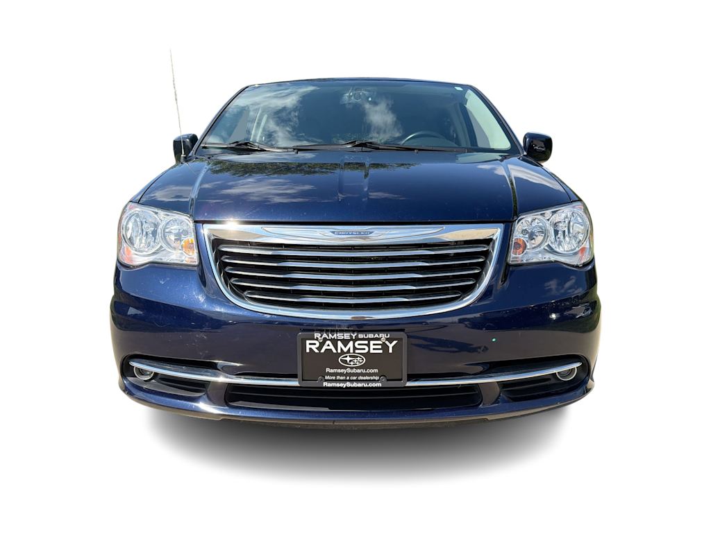 Thumbnail: 2015 Chrysler Town & Country - 6