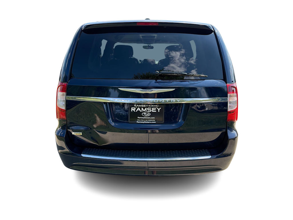 Thumbnail: 2015 Chrysler Town & Country - 5