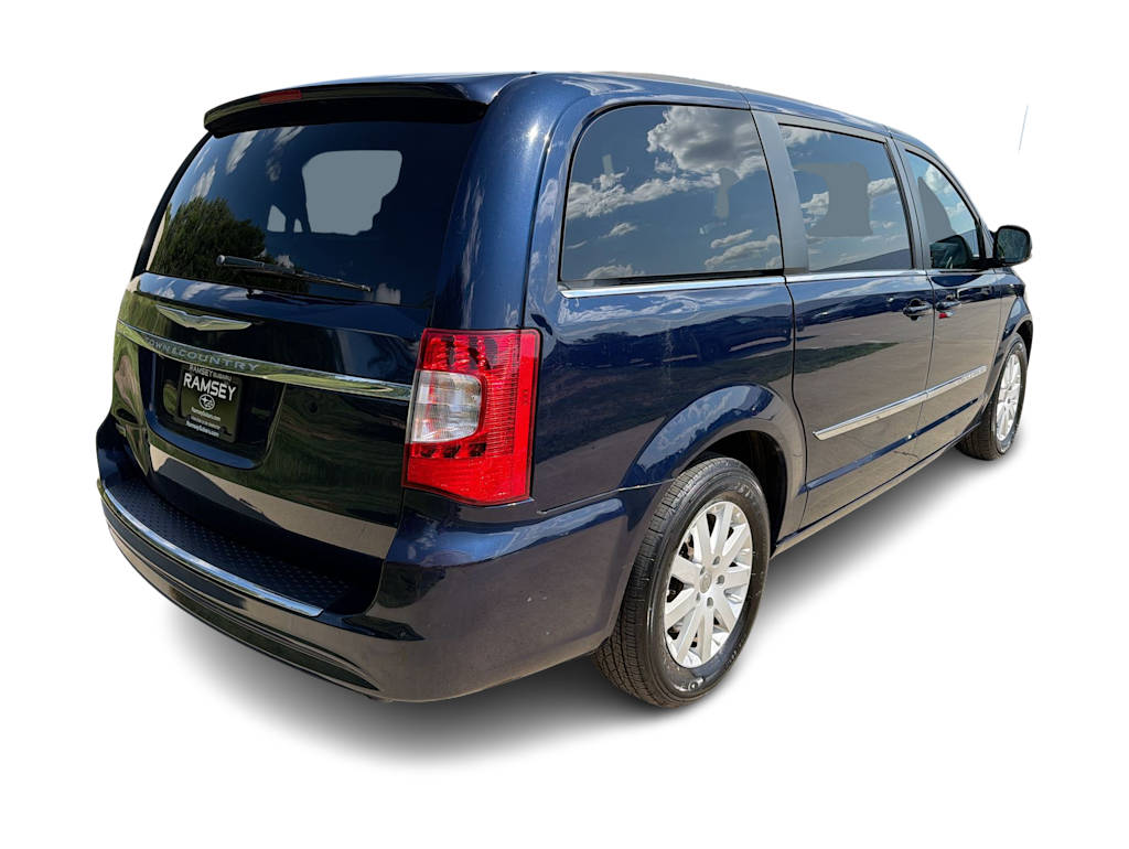 Thumbnail: 2015 Chrysler Town & Country - 20