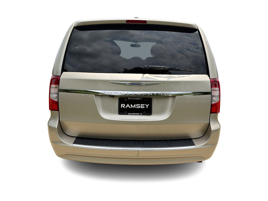 Thumbnail: 2016 Chrysler Town & Country - 4