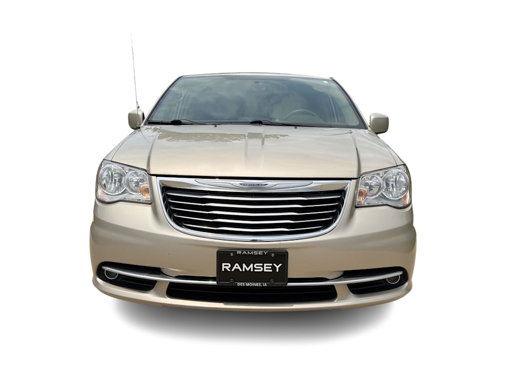 Thumbnail: 2016 Chrysler Town & Country - 22