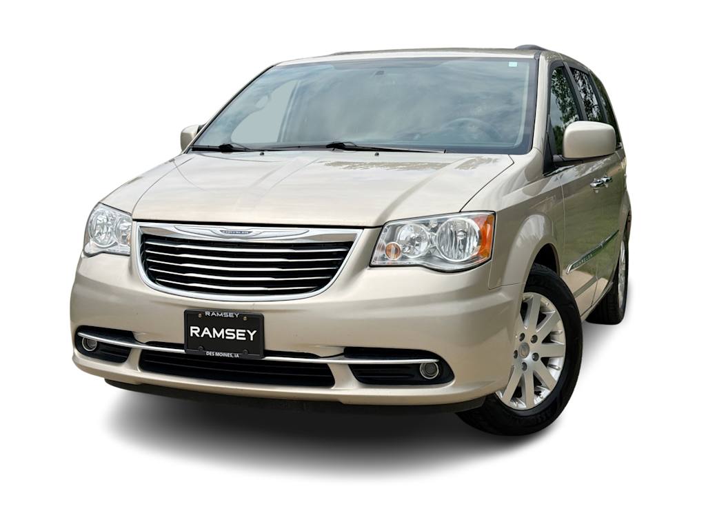 Thumbnail: 2016 Chrysler Town & Country - 5