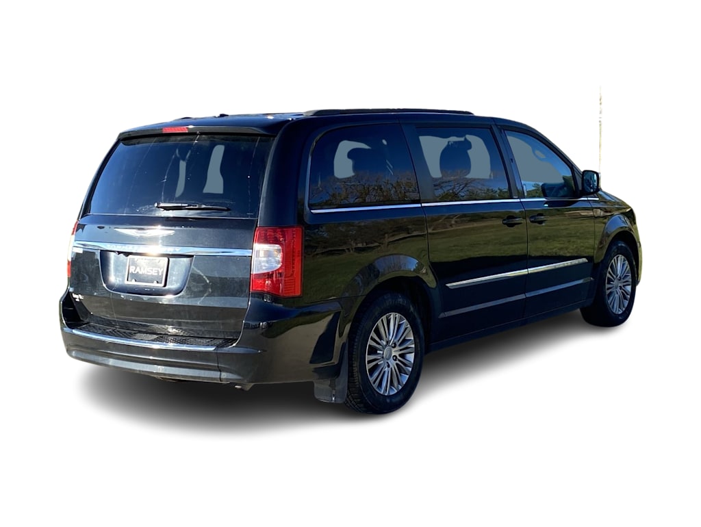 2014 Chrysler Town & Country Touring 19