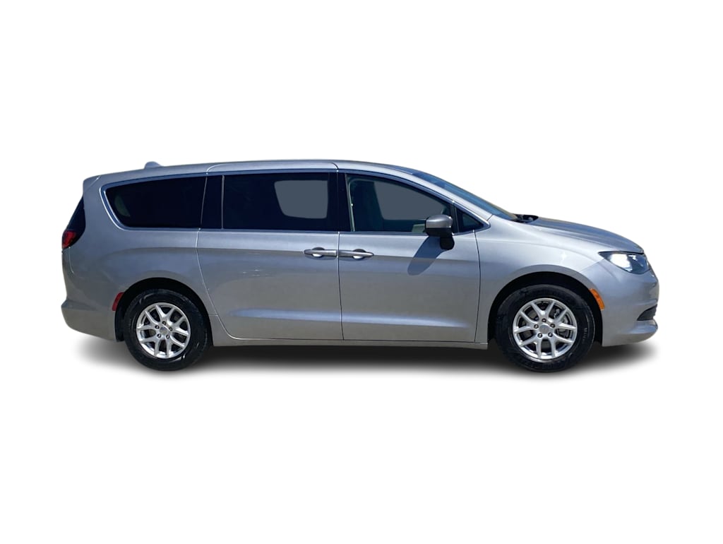 2018 Chrysler Pacifica LX 21