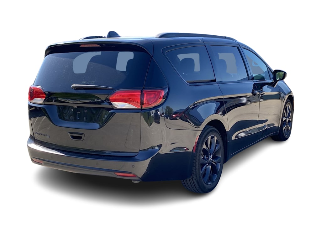 2018 Chrysler Pacifica  18