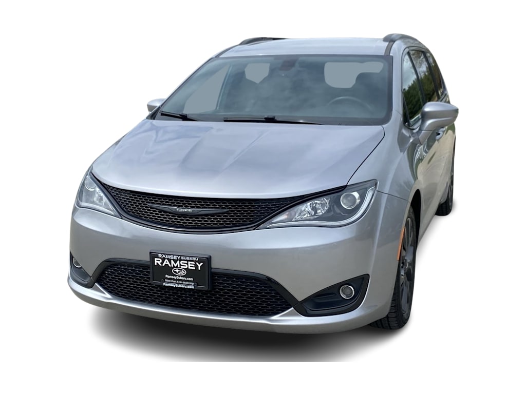 2018 Chrysler Pacifica  5