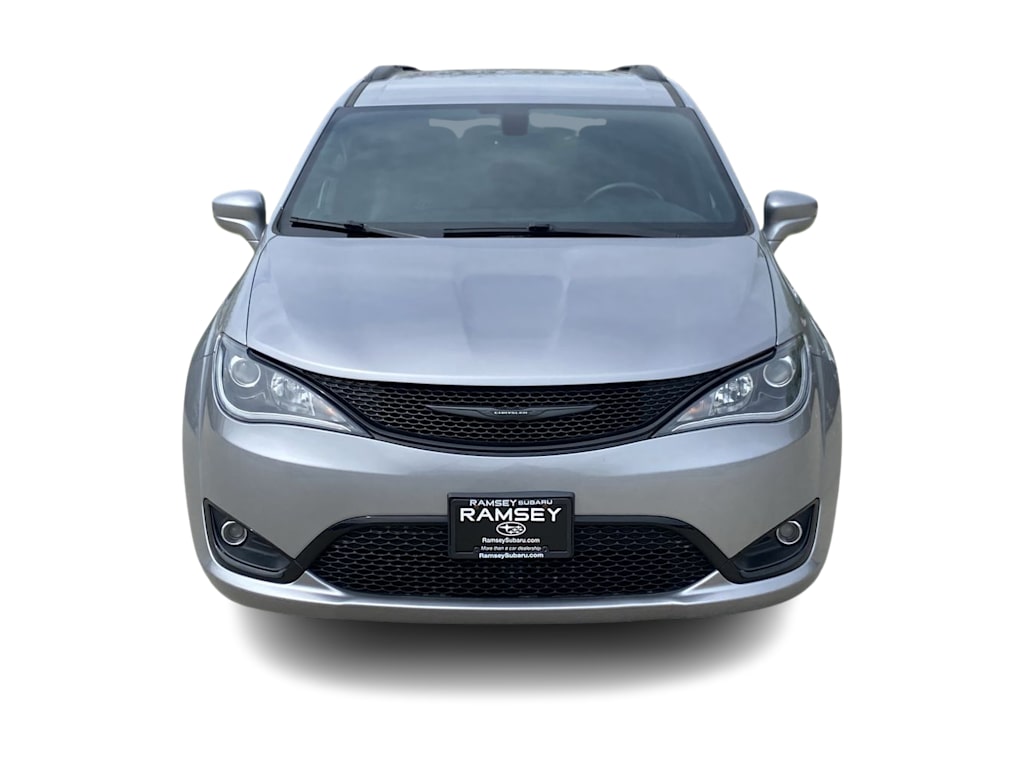 2018 Chrysler Pacifica  23
