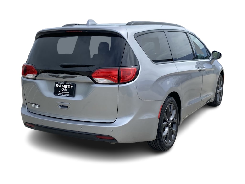 2018 Chrysler Pacifica  20