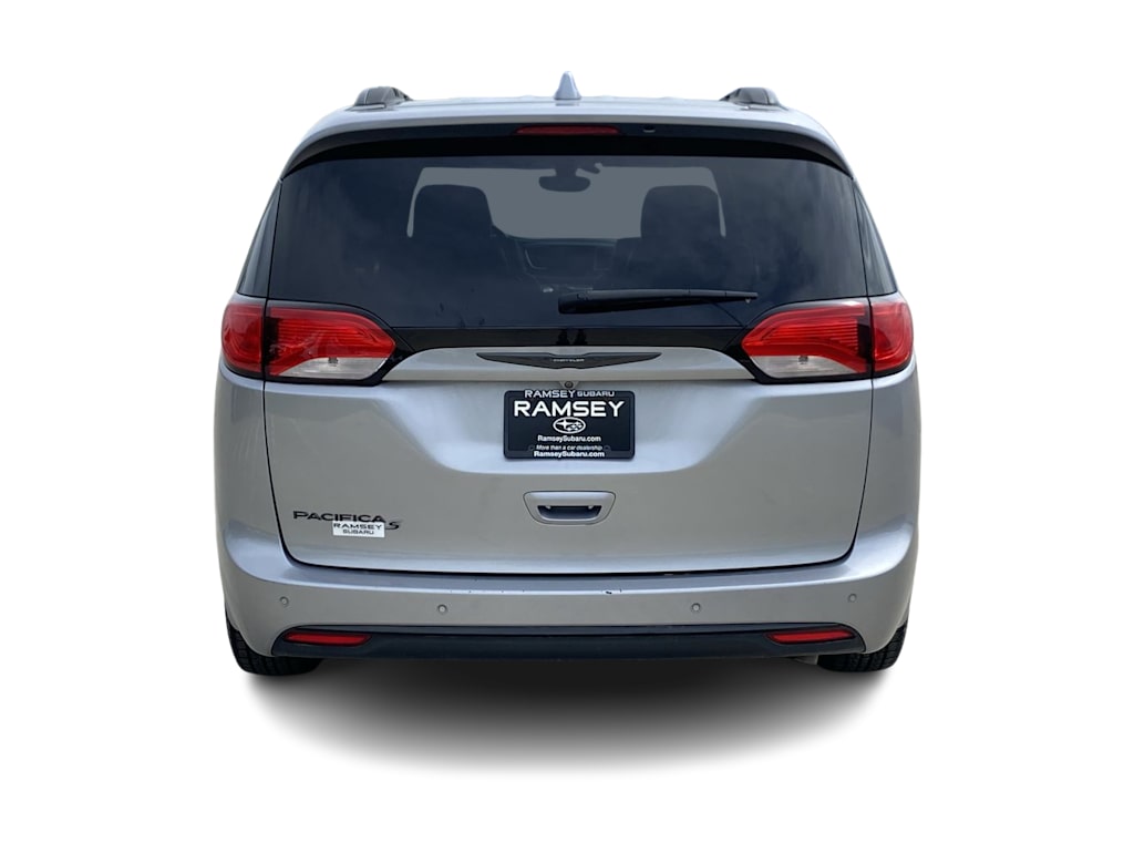 2018 Chrysler Pacifica  4