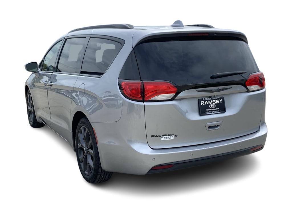2018 Chrysler Pacifica  3