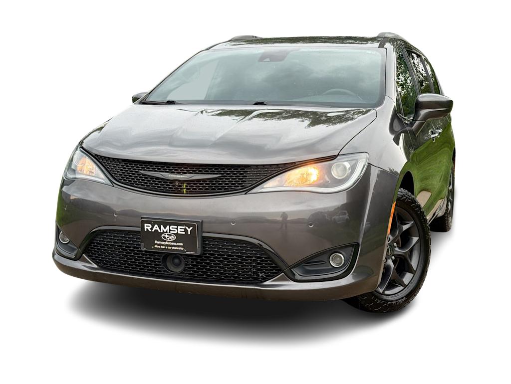 Thumbnail: 2018 Chrysler Pacifica - 5