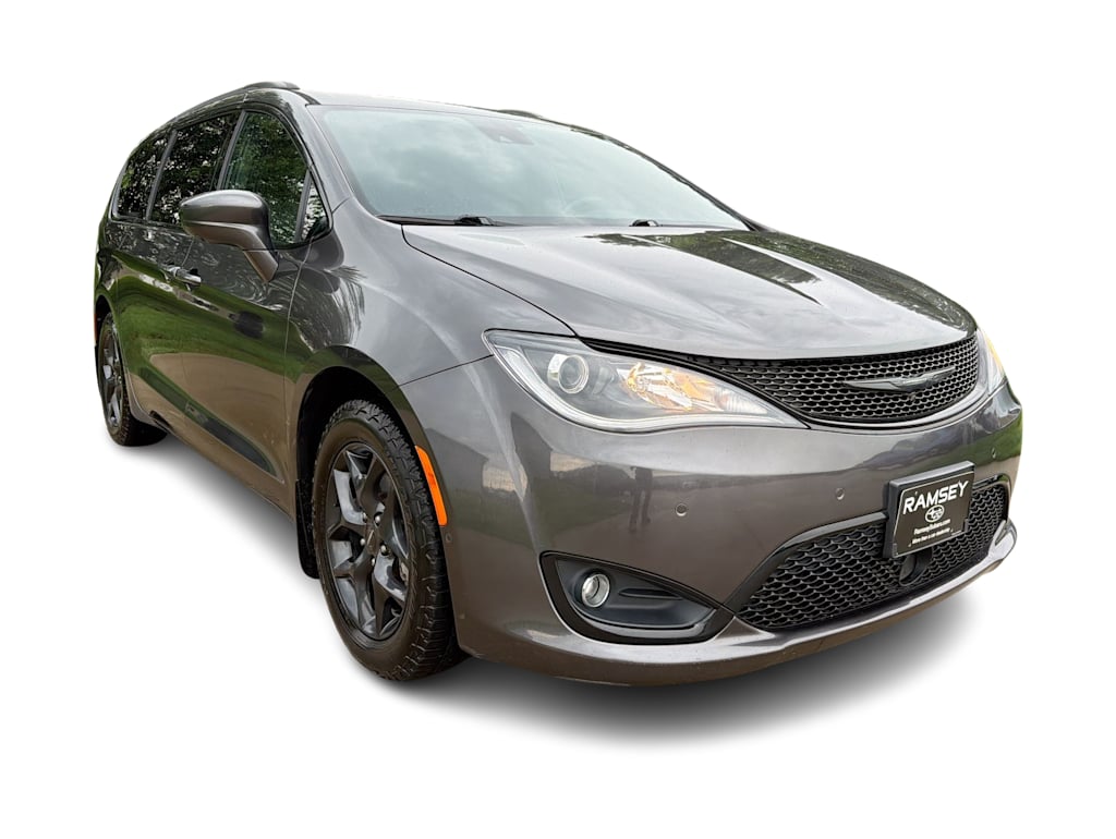 Thumbnail: 2018 Chrysler Pacifica - 21