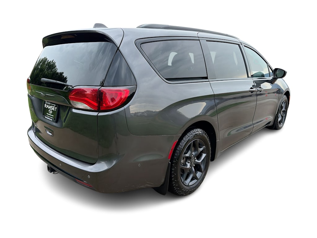Thumbnail: 2018 Chrysler Pacifica - 19