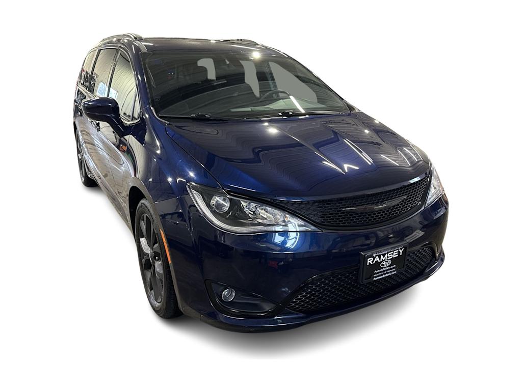 Thumbnail: 2018 Chrysler Pacifica - 22