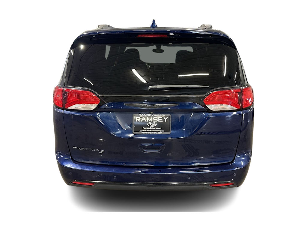 Thumbnail: 2018 Chrysler Pacifica - 4