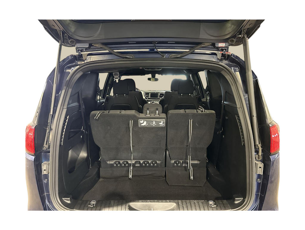 Thumbnail: 2018 Chrysler Pacifica - 17