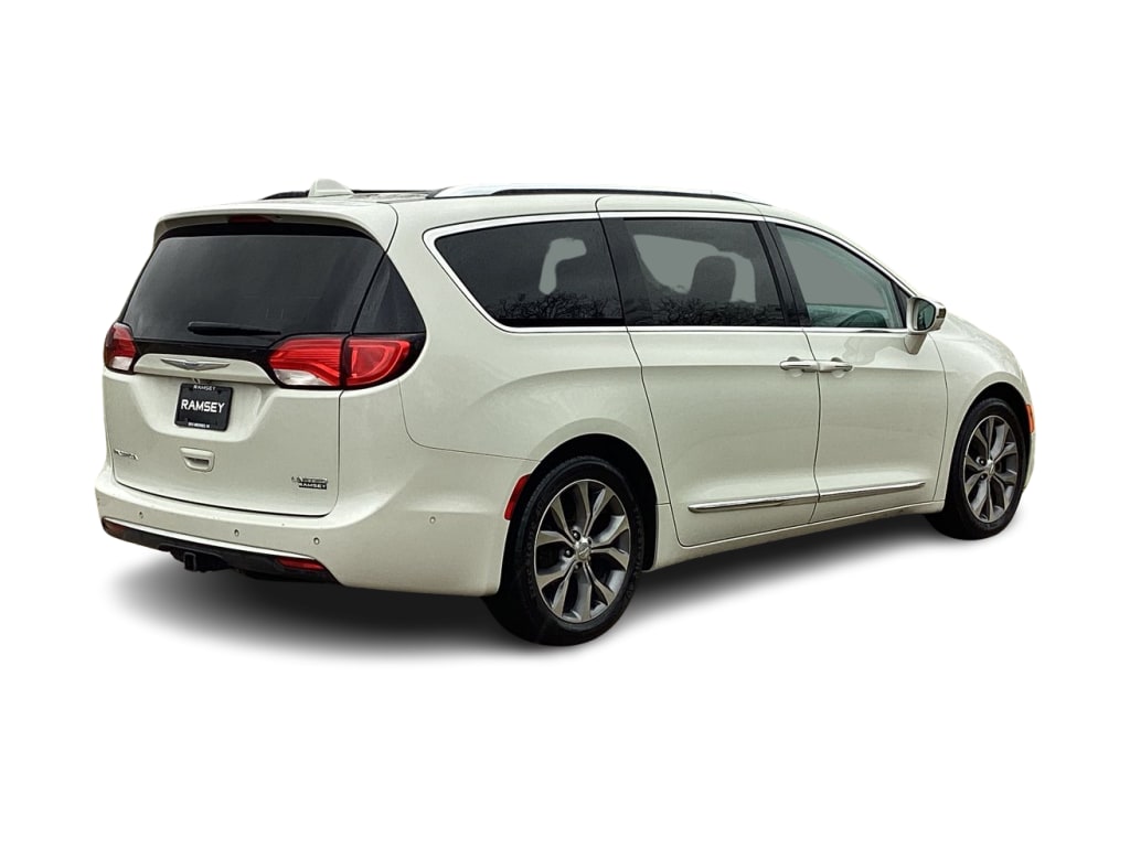 2017 Chrysler Pacifica Limited 21
