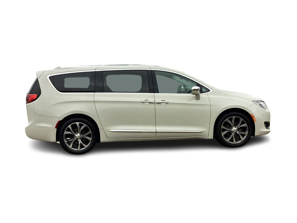 2017 Chrysler Pacifica Limited 22