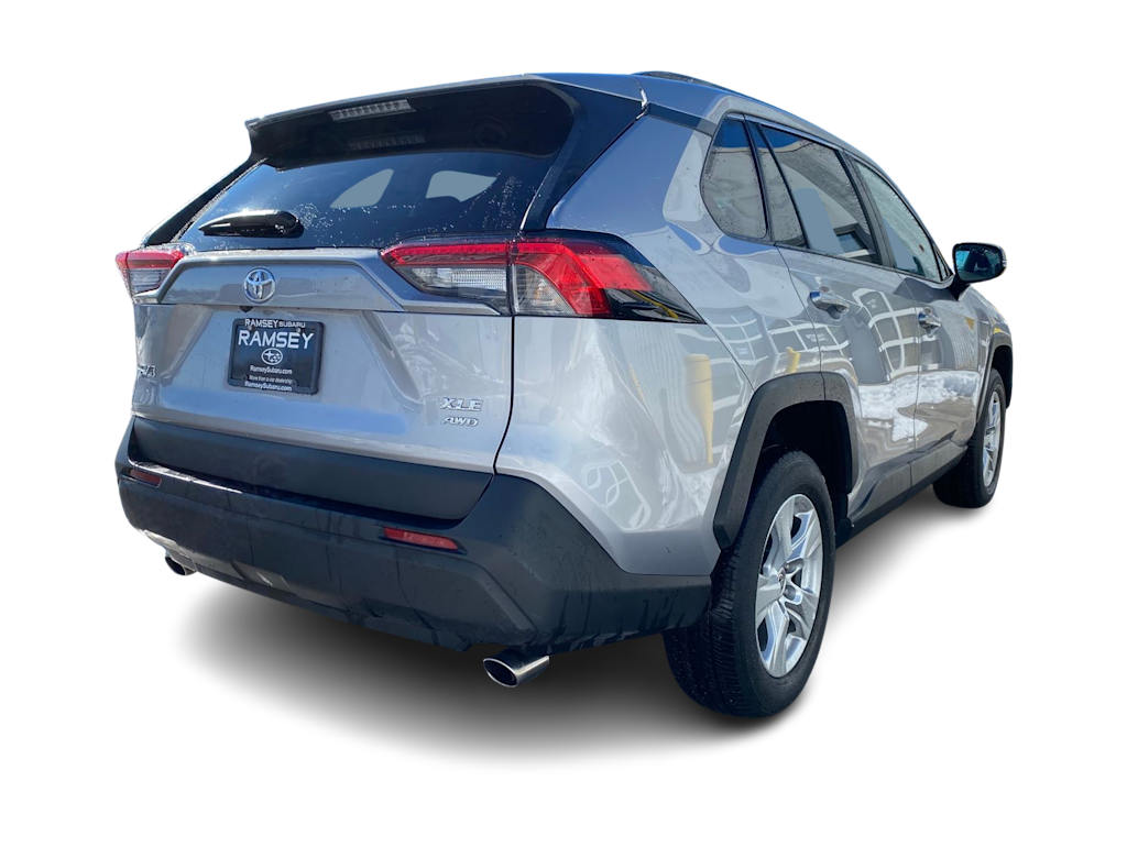 Thumbnail: 2021 Toyota RAV4 - 17