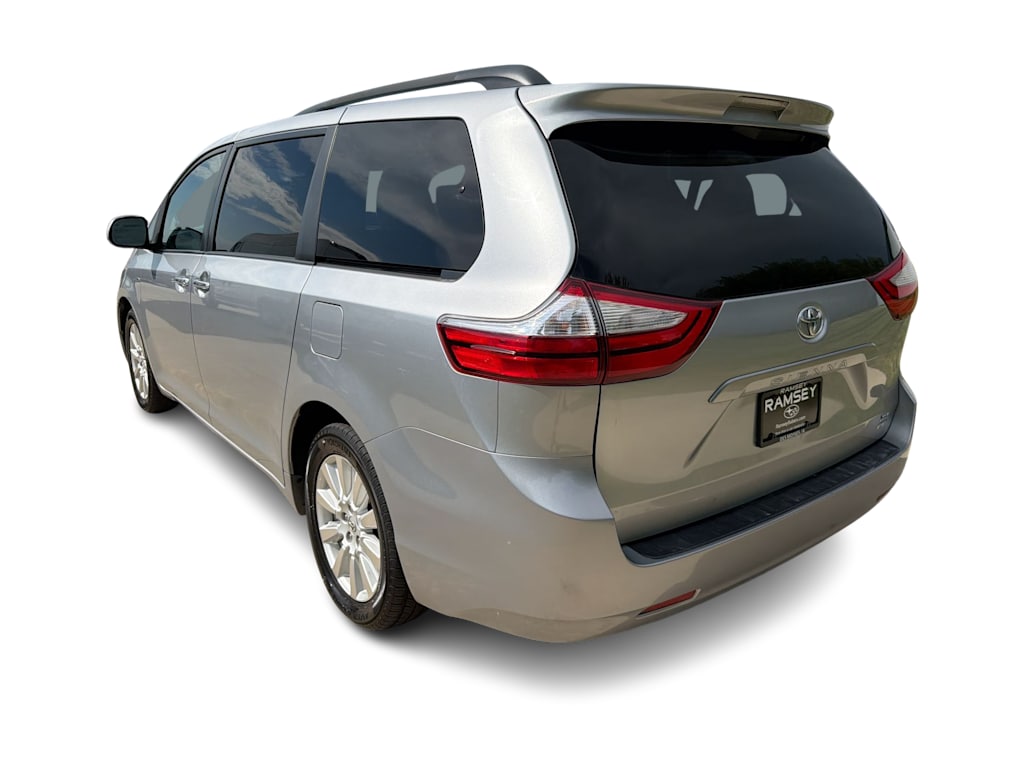 Thumbnail: 2017 Toyota Sienna - 4