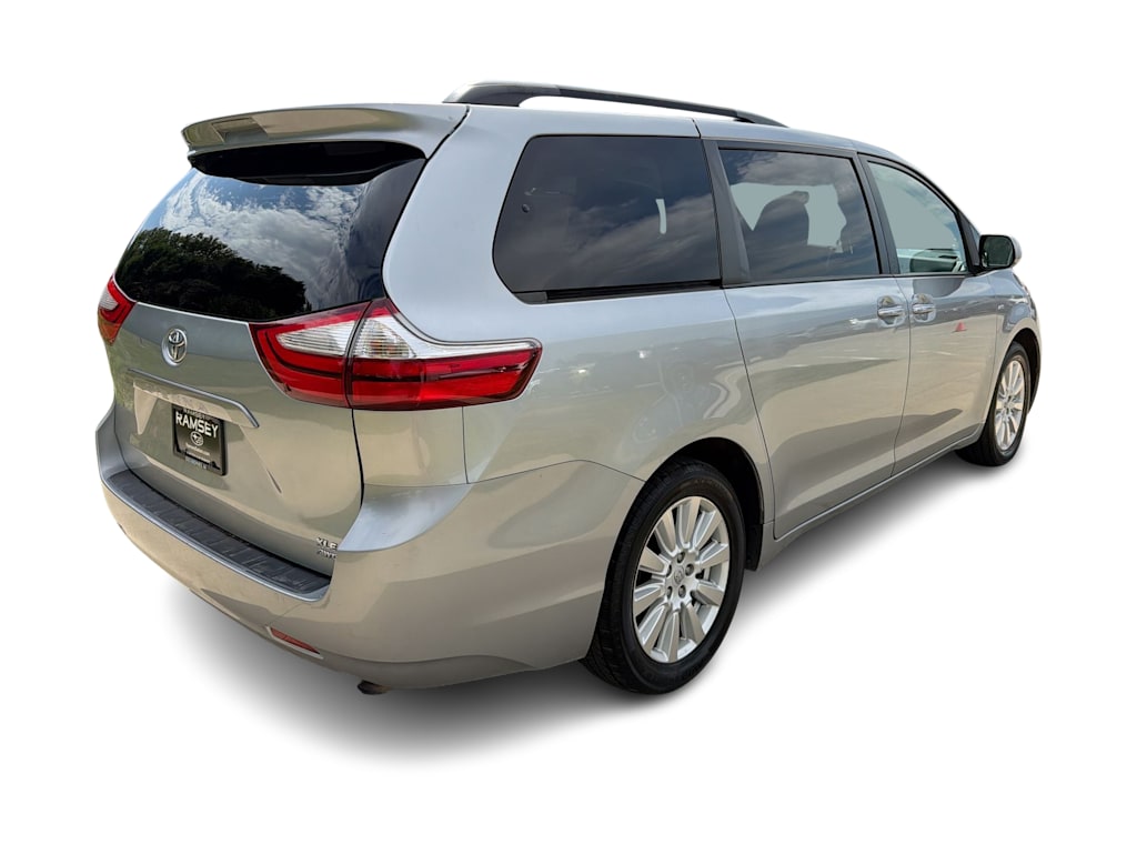 Thumbnail: 2017 Toyota Sienna - 20