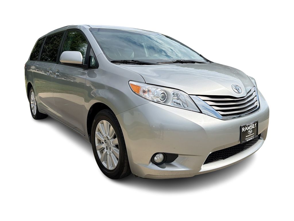 Thumbnail: 2017 Toyota Sienna - 22