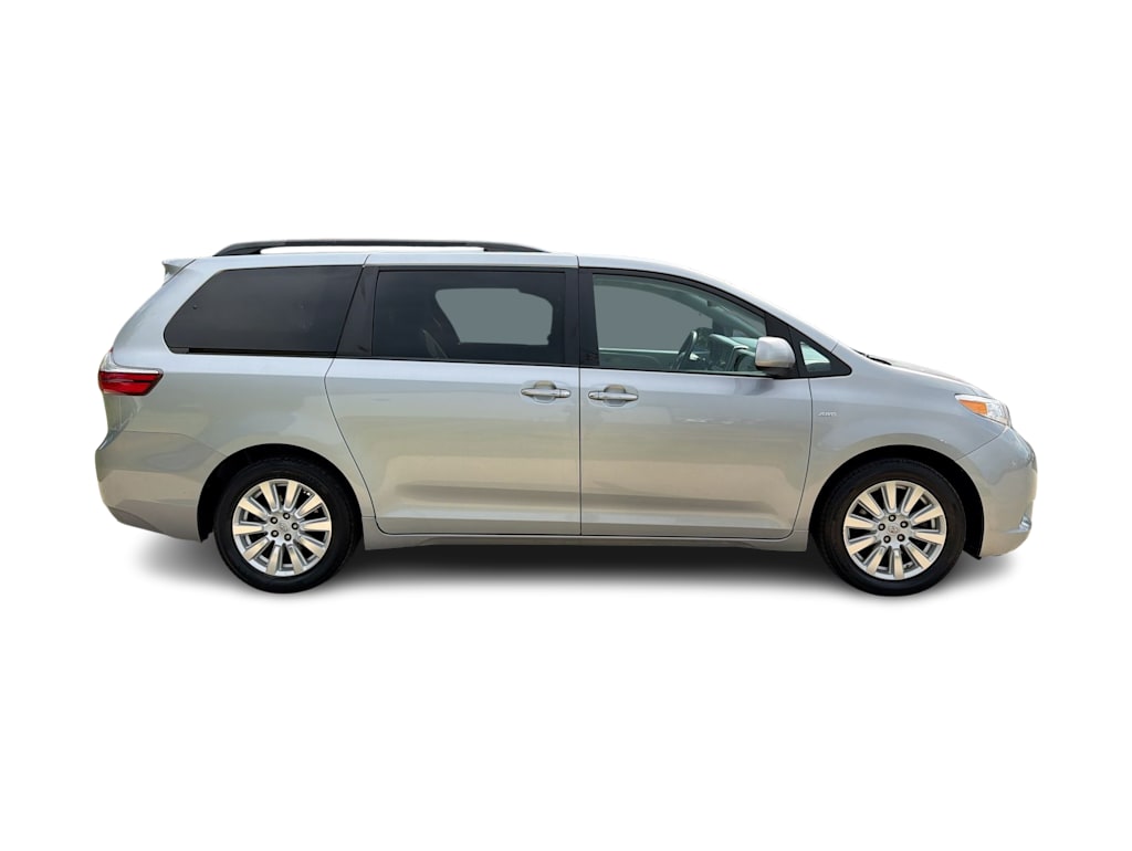 Thumbnail: 2017 Toyota Sienna - 21