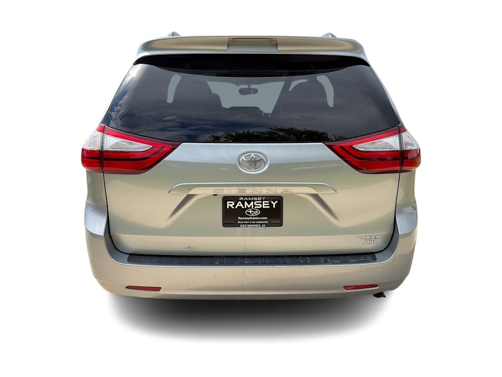 Thumbnail: 2017 Toyota Sienna - 5