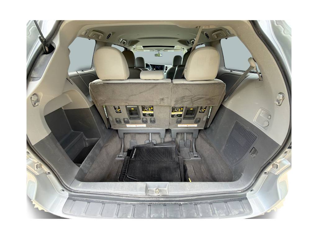 Thumbnail: 2017 Toyota Sienna - 17