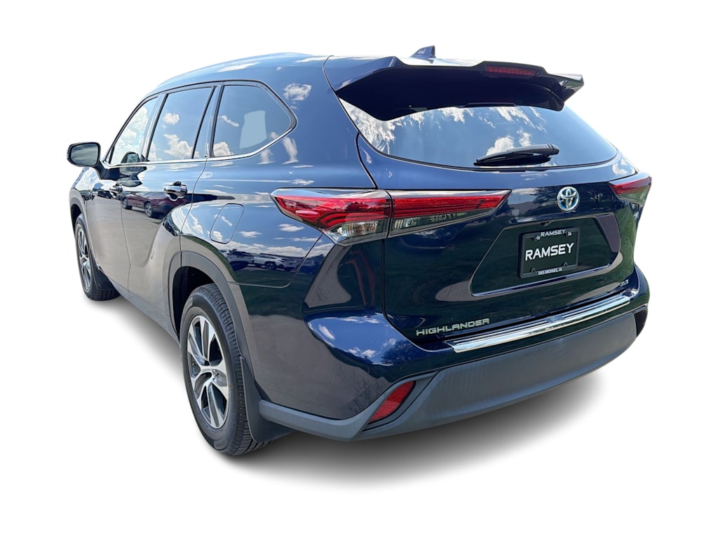 Thumbnail: 2021 Toyota Highlander - 3