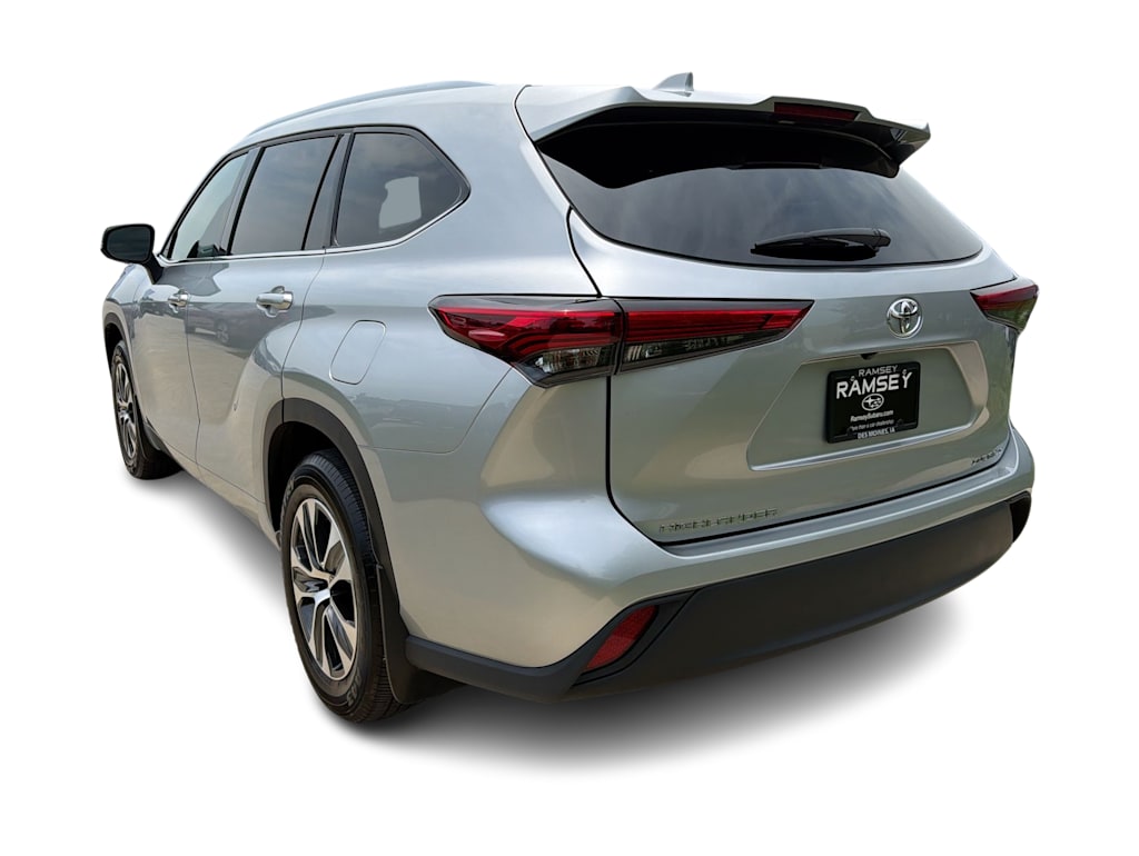 Thumbnail: 2021 Toyota Highlander - 4