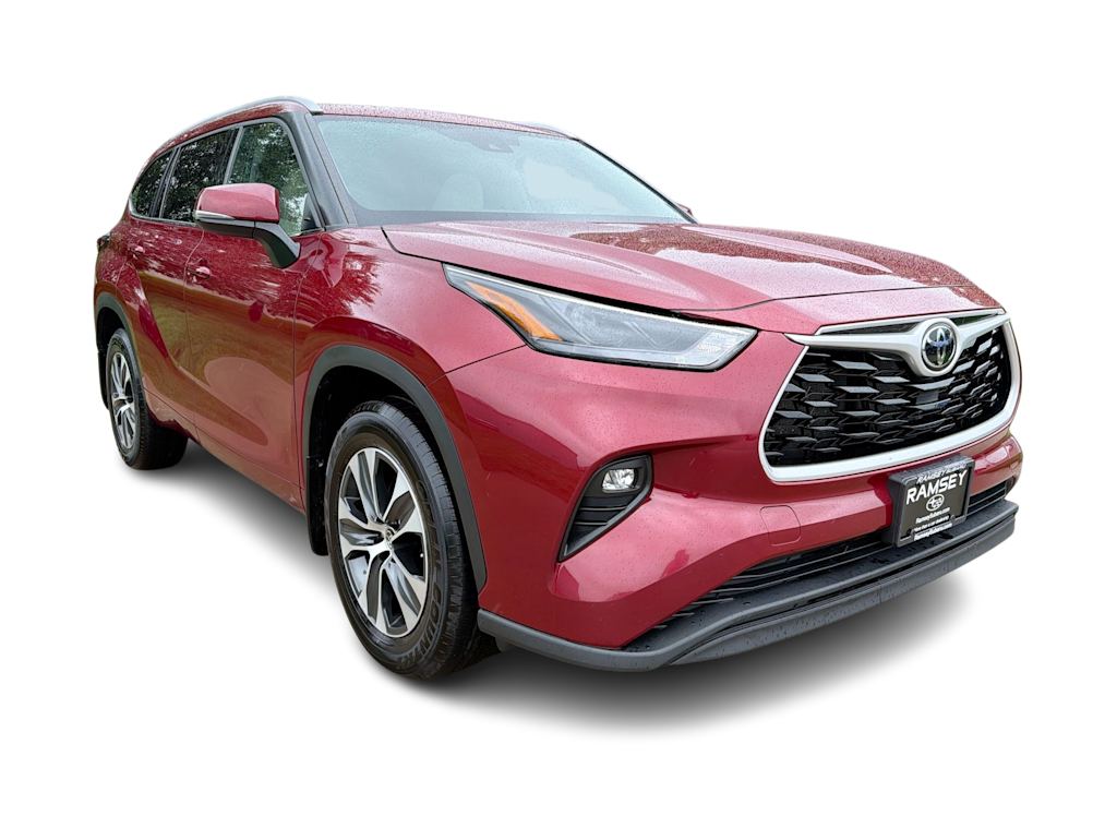 Thumbnail: 2022 Toyota Highlander - 22