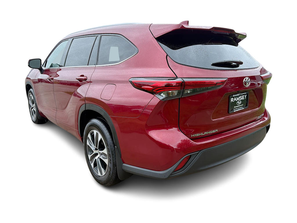 Thumbnail: 2022 Toyota Highlander - 4